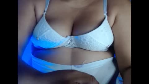 karolbb21 online show from December 14, 2025, 10:20 am