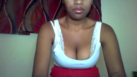 Snapshot of karoliee chatting on June 3, 2026, 10:18 am karoliee online show from June 3, 2026, 10:18 am