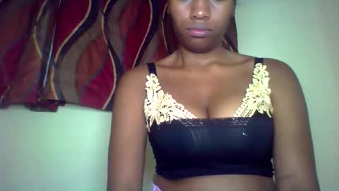 Snapshot of karoliee chatting on June 4, 2026, 5:19 pm karoliee online show from June 4, 2026, 5:19 pm