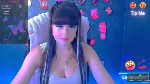 Snapshot of karolina_mia chatting on August 5, 2026, 5:54 am Caroline online show from August 5, 2026, 5:54 am