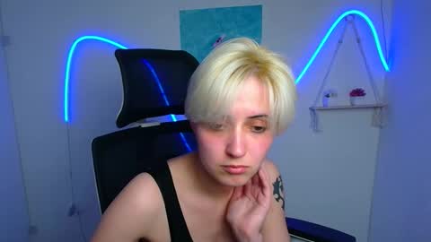 Karolina online show from May 1, 2026, 12:32 pm