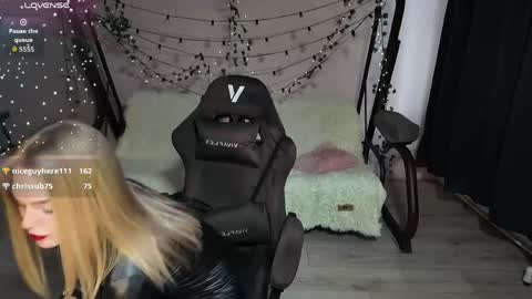 Snapshot of karolinahayes chatting on June 1, 2026, 4:09 pm KarolinaHayes online show from June 1, 2026, 4:09 pm