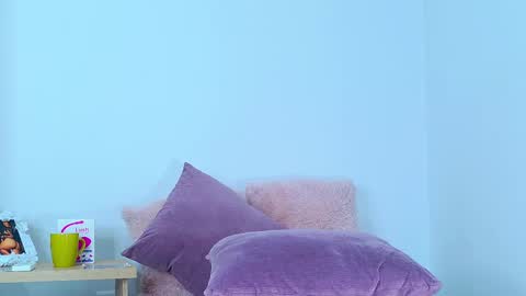 karolinahill online show from December 22, 2024, 9:42 pm