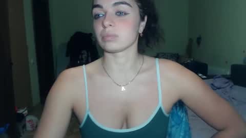 Mila online show from January 17, 2025, 3:32 pm