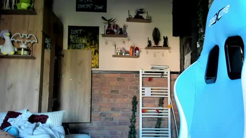 karoline121 online show from April 9, 2026, 6:19 am