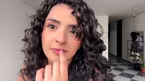 Snapshot of karoline_jones_ chatting on April 3, 2026, 9:24 pm Karoline online show from April 3, 2026, 9:24 pm