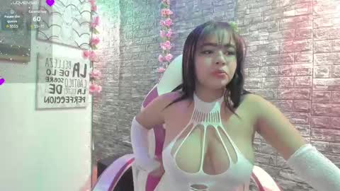 KAROLL online show from October 10, 2025, 1:43 pm