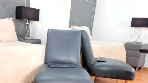 karolwest_ online show from February 11, 2026, 11:37 am