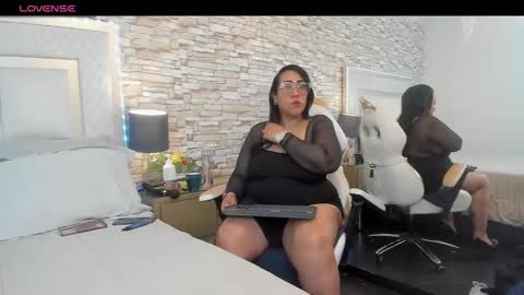karolwestt online show from September 19, 2025, 1:45 pm