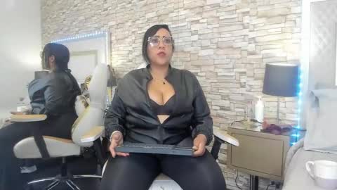 karolwestt online show from September 26, 2025, 12:53 pm
