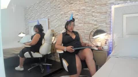 karolwestt online show from October 3, 2025, 2:03 pm