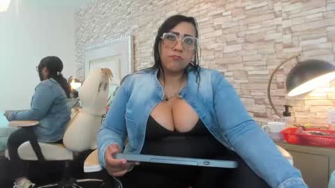 karolwestt online show from October 7, 2025, 4:04 pm