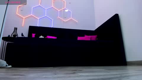 kat__cat online show from November 27, 2025, 8:49 am