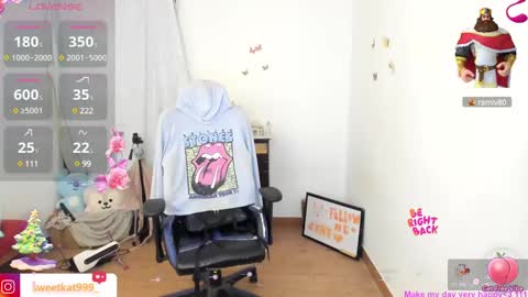 Snapshot of kat_ly_chan chatting on December 1, 2024, 10:43 pm Kat       online show from December 1, 2024, 10:43 pm