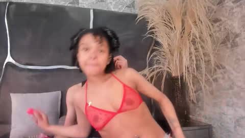 Kata And Layan online show from December 21, 2025, 1:29 pm