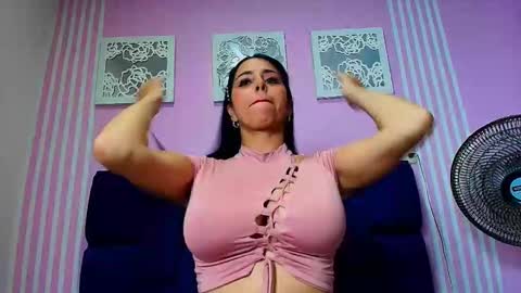 kataleyavillalobos online show from April 6, 2026, 8:43 pm