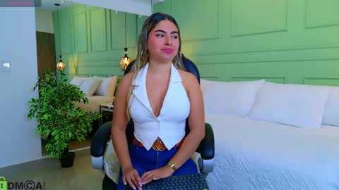 Snapshot of kataliina_18 chatting on April 21, 2026, 12:00 pm Kat online show from April 21, 2026, 12:00 pm