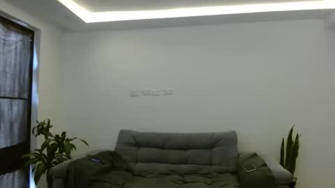 Katalina online show from November 27, 2025, 4:31 pm