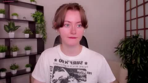 Snapshot of kate_cuddle chatting on July 20, 2026, 2:37 am Kate online show from July 20, 2026, 2:37 am