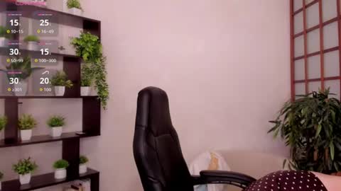 Snapshot of kate_cuddle chatting on July 24, 2026, 2:42 am Kate online show from July 24, 2026, 2:42 am