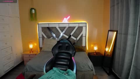 kate_lawrence_ online show from January 3, 2025, 7:06 am