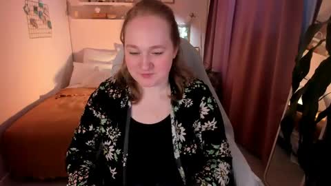 Snapshot of kate_rest chatting on May 8, 2026, 2:33 pm Kate Follow me dear online show from May 8, 2026, 2:33 pm