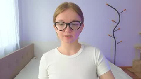Snapshot of katebunnys chatting on June 5, 2026, 6:52 am katebunnys online show from June 5, 2026, 6:52 am