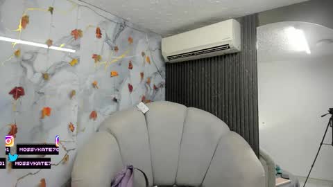 Im Katherine but call me Kate  online show from November 21, 2025, 12:26 pm