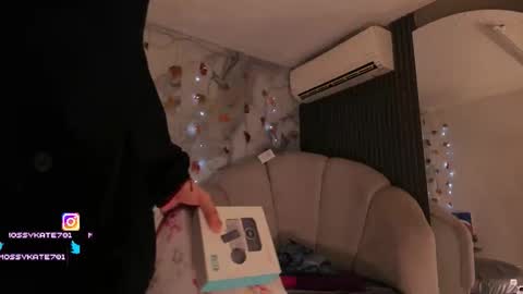 Im Katherine but call me Kate  online show from November 28, 2025, 12:19 pm