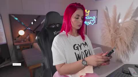  Kate Owens  online show from November 12, 2025, 11:54 am