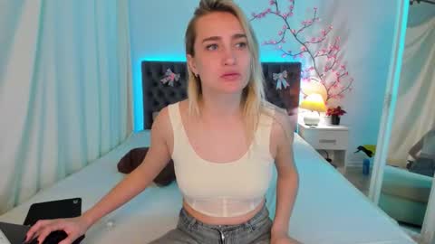 KateOwyns online show from April 21, 2026, 12:44 pm