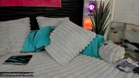 Kates Kurves online show from February 3, 2025, 5:56 pm