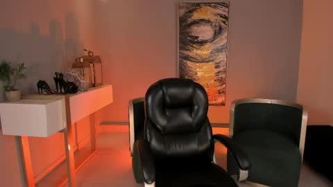 K A T E  online show from April 8, 2026, 8:47 am