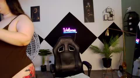 Snapshot of katewalker_ chatting on June 11, 2026, 12:32 am Kate online show from June 11, 2026, 12:32 am