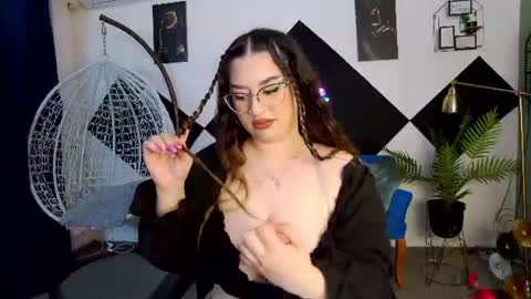 Snapshot of katewalker_ chatting on June 17, 2026, 7:15 pm Kate online show from June 17, 2026, 7:15 pm
