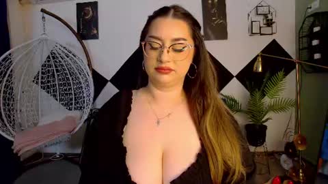 Snapshot of katewalker_ chatting on June 21, 2026, 7:16 pm Kate online show from June 21, 2026, 7:16 pm