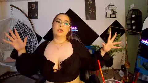 Snapshot of katewalker_ chatting on July 5, 2026, 7:10 pm Kate online show from July 5, 2026, 7:10 pm