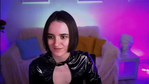 katewillows online show from April 20, 2026, 4:48 am