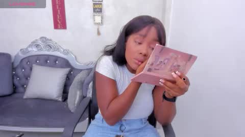 katherin online show from November 30, 2025, 1:48 pm