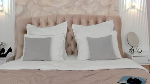 KatherineJan online show from April 11, 2026, 5:12 am