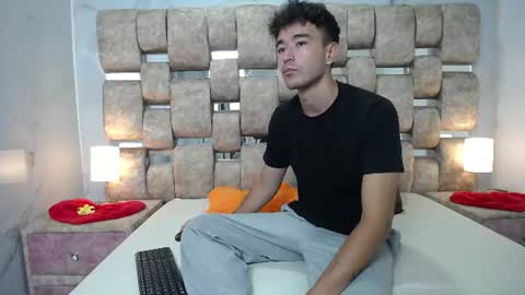 Snapshot of kathyaiden chatting on July 7, 2026, 1:37 pm Kaht y Aiden online show from July 7, 2026, 1:37 pm