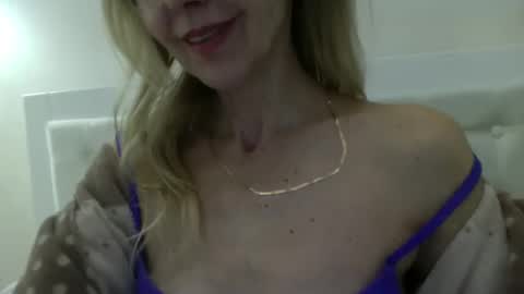 Snapshot of katia888 chatting on March 11, 2025, 1:56 pm katia888 online show from March 11, 2025, 1:56 pm