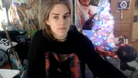 Snapshot of katiecutie_5 chatting on December 25, 2024, 4:01 am Katie online show from December 25, 2024, 4:01 am