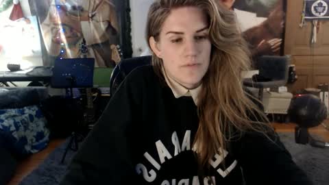 Snapshot of katiecutie_5 chatting on March 5, 2025, 4:02 am Katie online show from March 5, 2025, 4:02 am