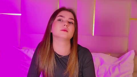 Snapshot of katiereeves chatting on November 17, 2025, 5:08 pm katiereeves online show from November 17, 2025, 5:08 pm