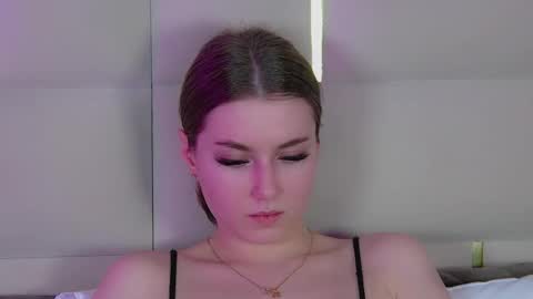 Snapshot of katiereeves chatting on November 25, 2025, 6:08 pm katiereeves online show from November 25, 2025, 6:08 pm