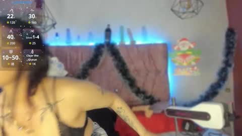 Snapshot of katiie_m chatting on November 21, 2025, 11:25 pm Katie online show from November 21, 2025, 11:25 pm