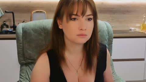 katniss_k online show from May 25, 2026, 5:13 am
