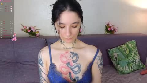 Snapshot of katrina_h0w chatting on April 15, 2026, 3:35 am katrina_h0w online show from April 15, 2026, 3:35 am