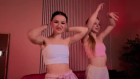 katt_yy online show from February 9, 2025, 11:47 am